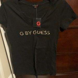 NWT- Guess t- shirt- medium